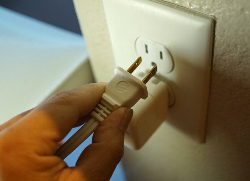 unplugging appliances to save energy myth