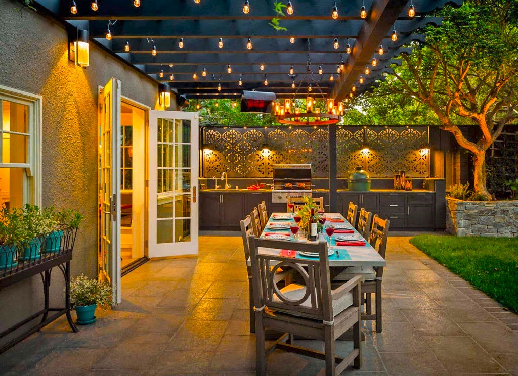 How do you Decorate Outdoor Living Space: Elevate Your Outdoor Experience