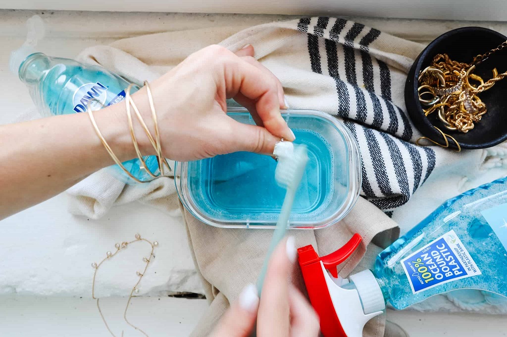 Bringing Back the Bling: A Guide to DIY Jewelry Cleaning at Home