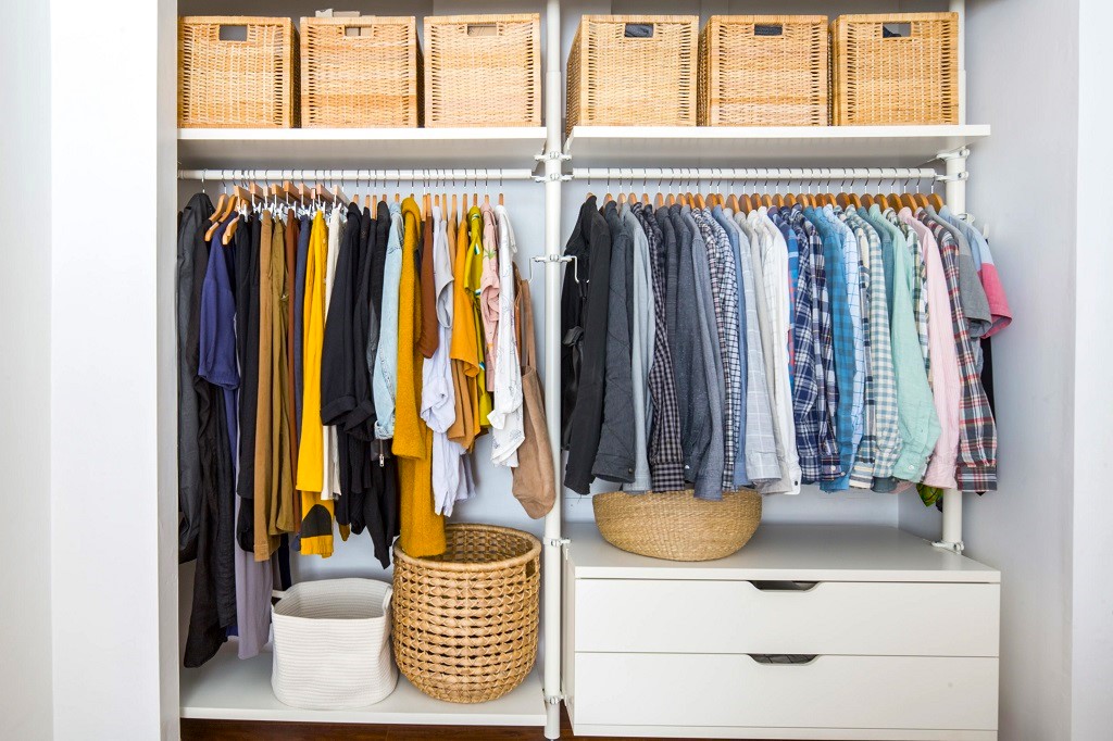 What is decluttering in cleaning